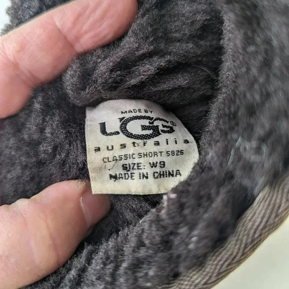 UGG Australia Classic Short Boots - 9 - Picture 2 of 8
